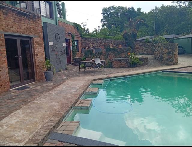 1,629M² GUESTHOUSE FOR SALE IN WEST ACRES EXT 2
